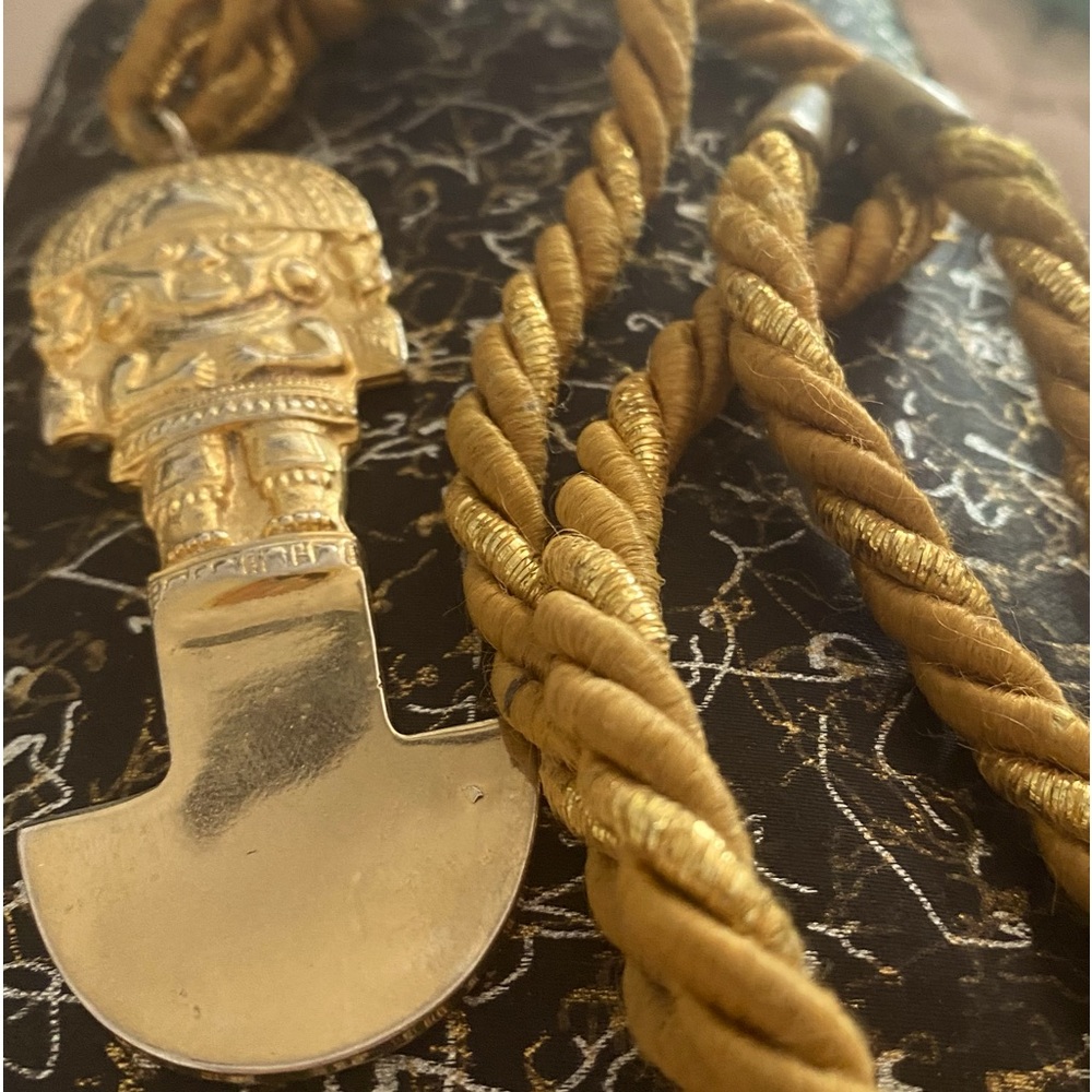 VINTAGE GOLD PLATED MADE IN PERU AZTEC MAYAN
PENDANT PAPERWEIGHT 1984